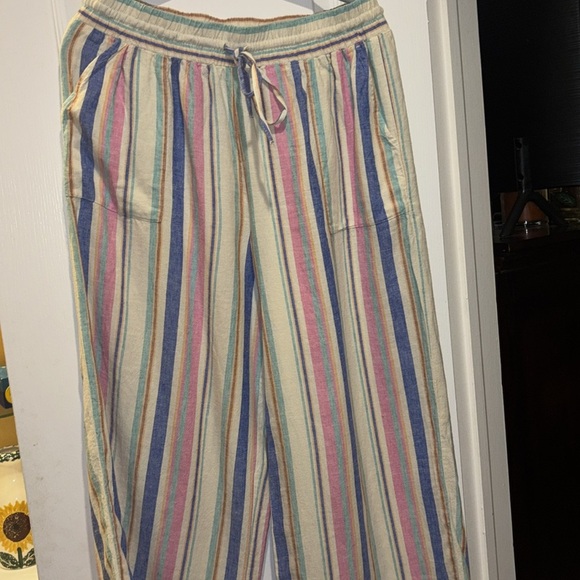 STYLE & CO BRAND MULTI COLORED STRIPED CAPRI PANTS LINEN AND MODAL
SIZE MEDIUM - Picture 5 of 11